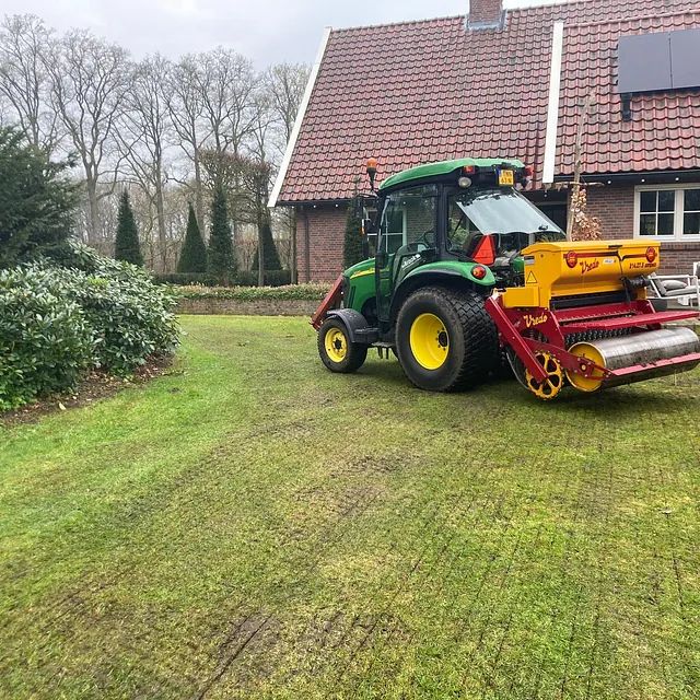 [Doorzaaien in particuliere tuin]