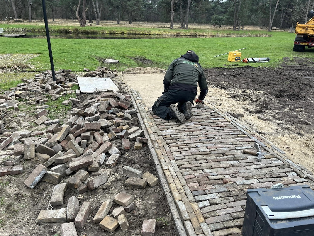 [Aanleg bestrating particuliere tuin]