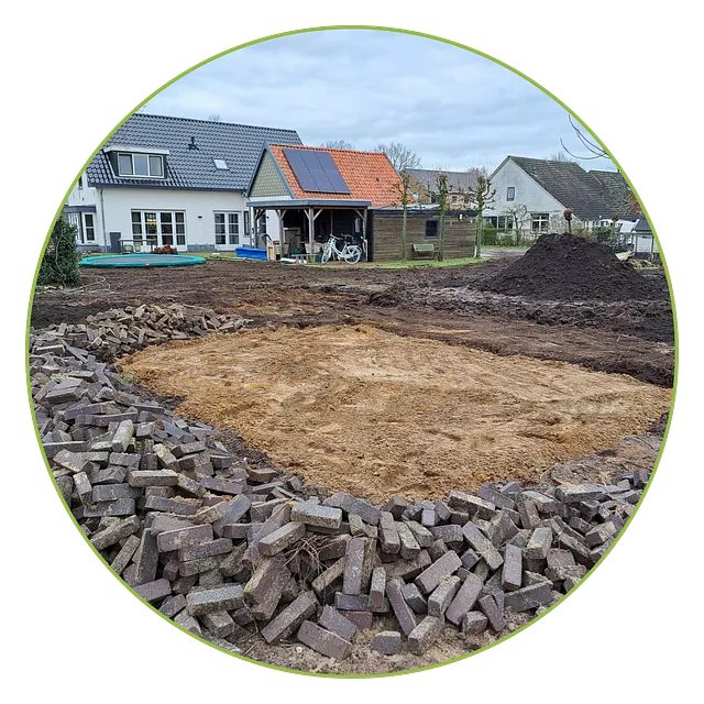 [Grondwerk en bestrating terras, groenvoorziening]