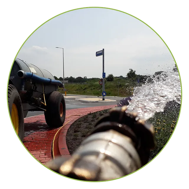 [Water geven op de rotondes, groenvoorziening]