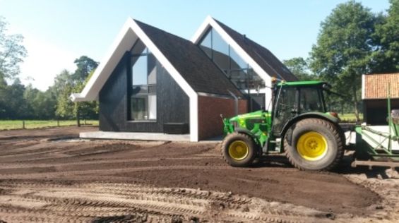 Egaliseren en Inzaaien van een Particuliere tuin